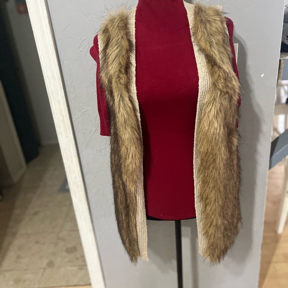 Venus faux fur vest size xs - Picture 3 of 3